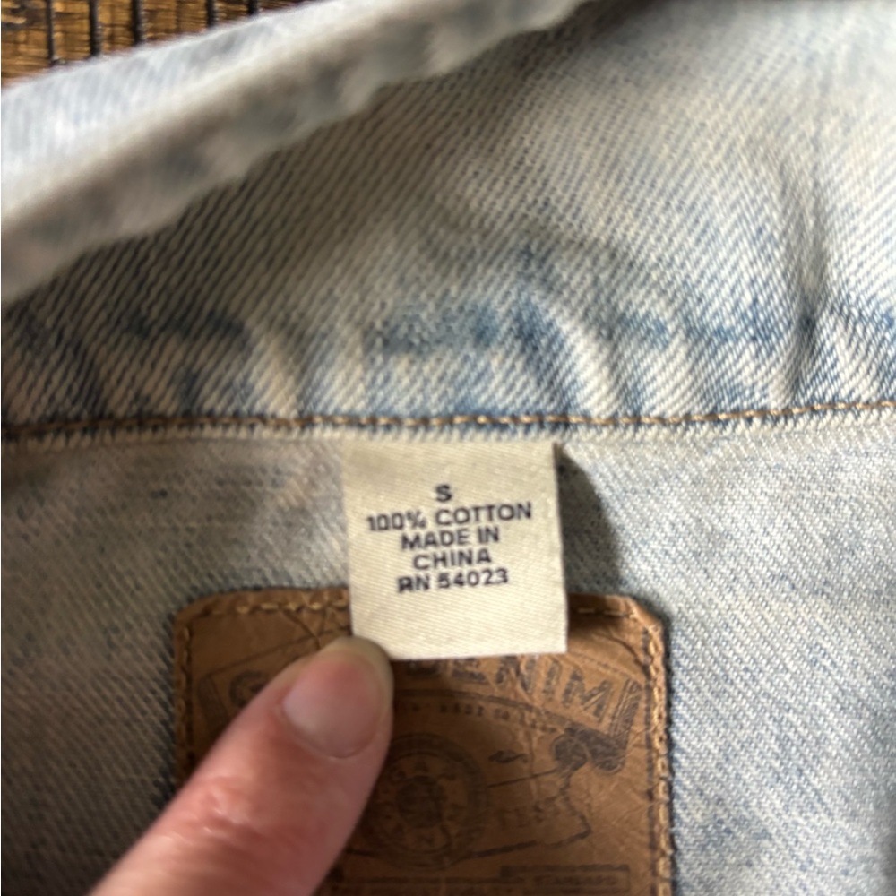 Gap Women’s Cropped Light Wash Denim Jacket, Size Small - Picture 6 of 13